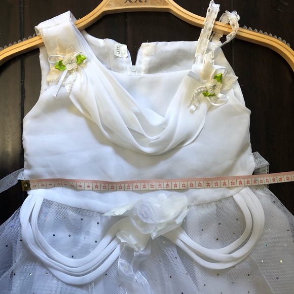 Girls dress white for girls, size around 4/5. - Picture 6 of 7